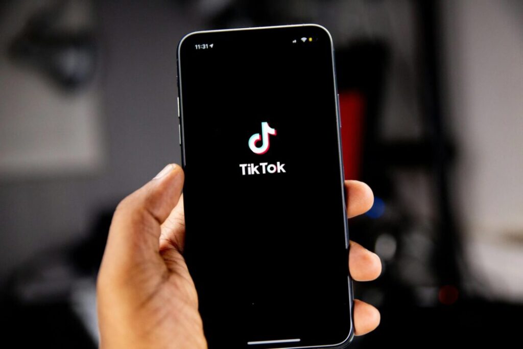 TikTokでバズを目指す前に、ターゲットと発信内容を決める