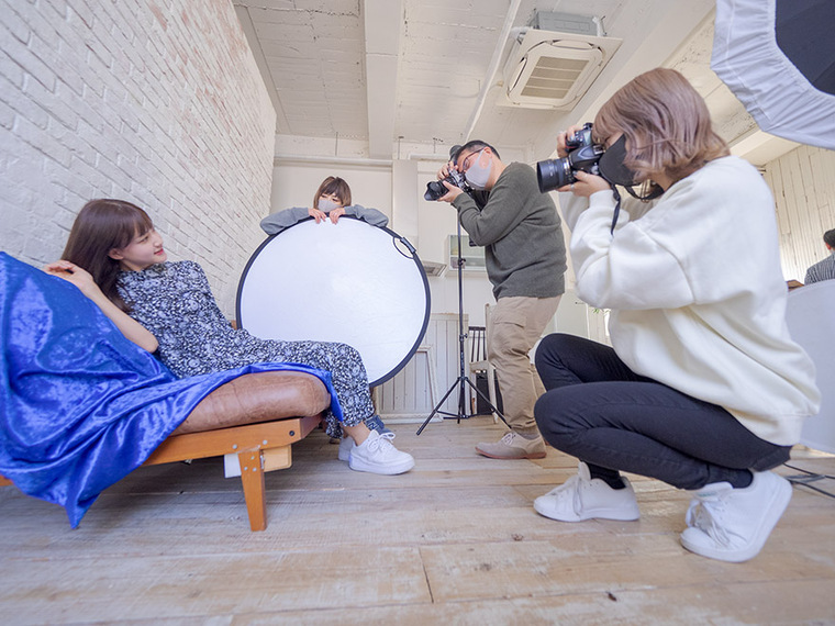 明るさと色味を整え、写真全体の印象をそろえる
